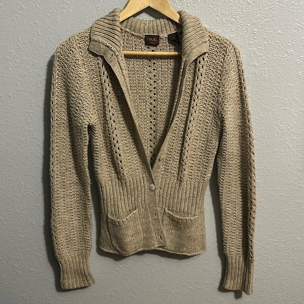 Women’s/juniors sweater